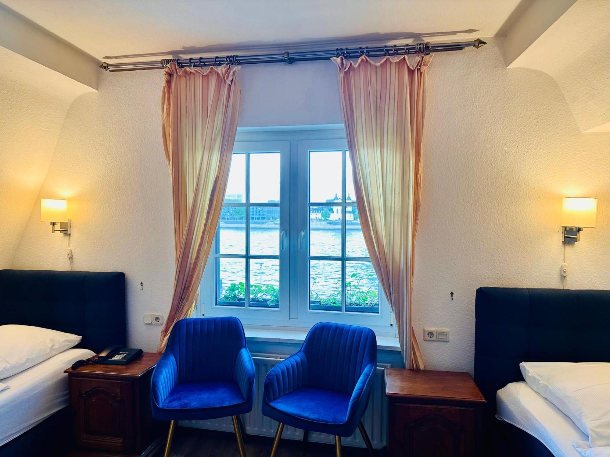 Altstadthotel Hayk Am Rhein Hotel Kolonia