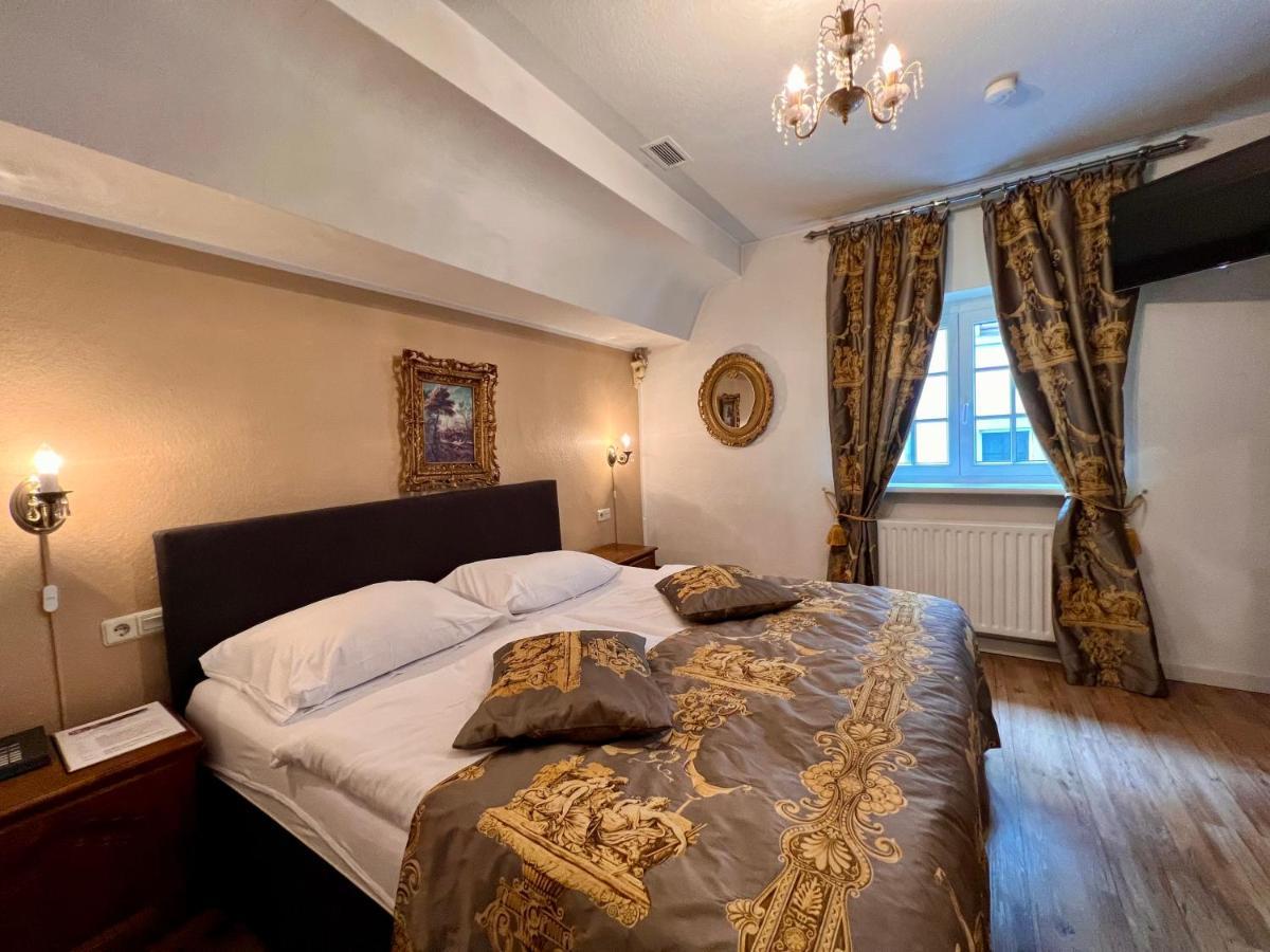 Altstadthotel Hayk Am Rhein Colonia