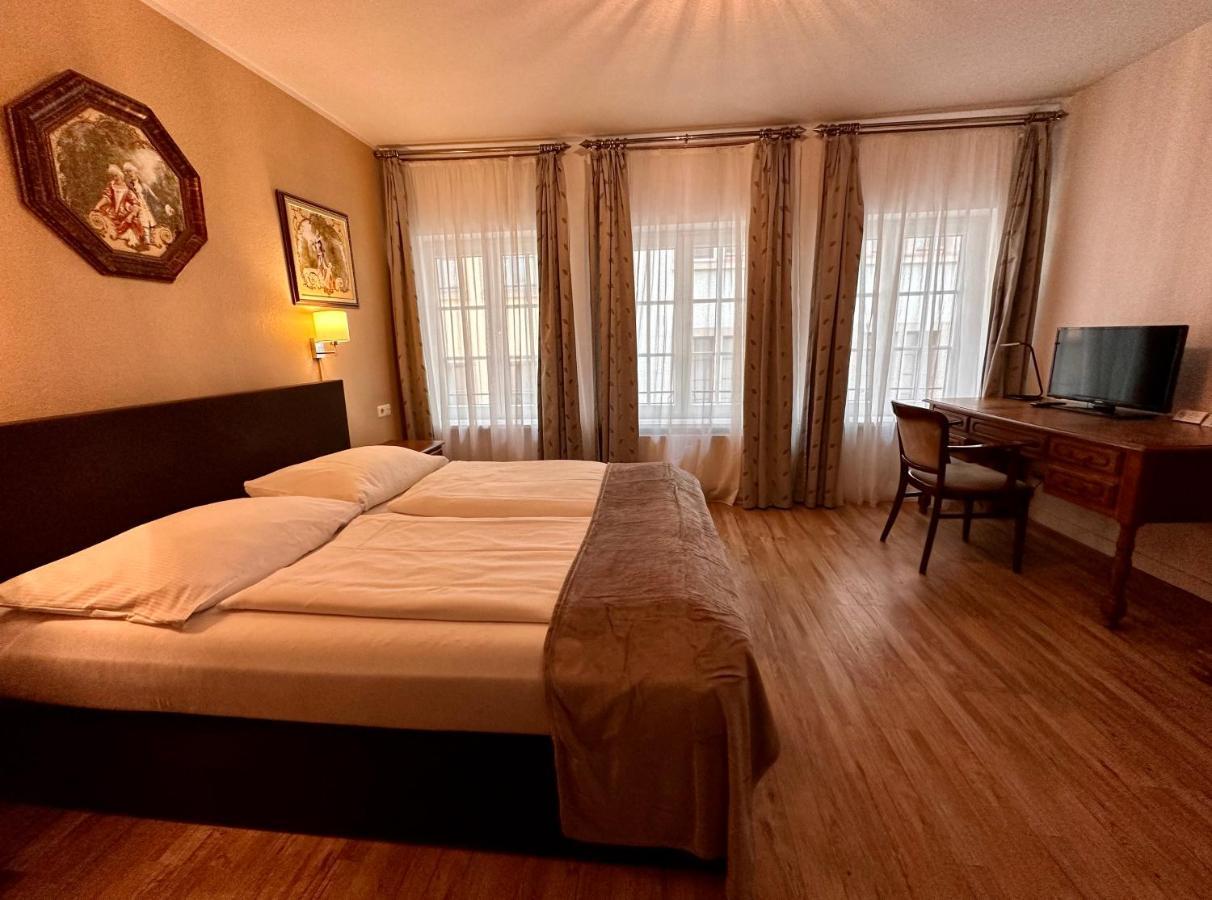 Altstadthotel Hayk Am Rhein 3* Colonia