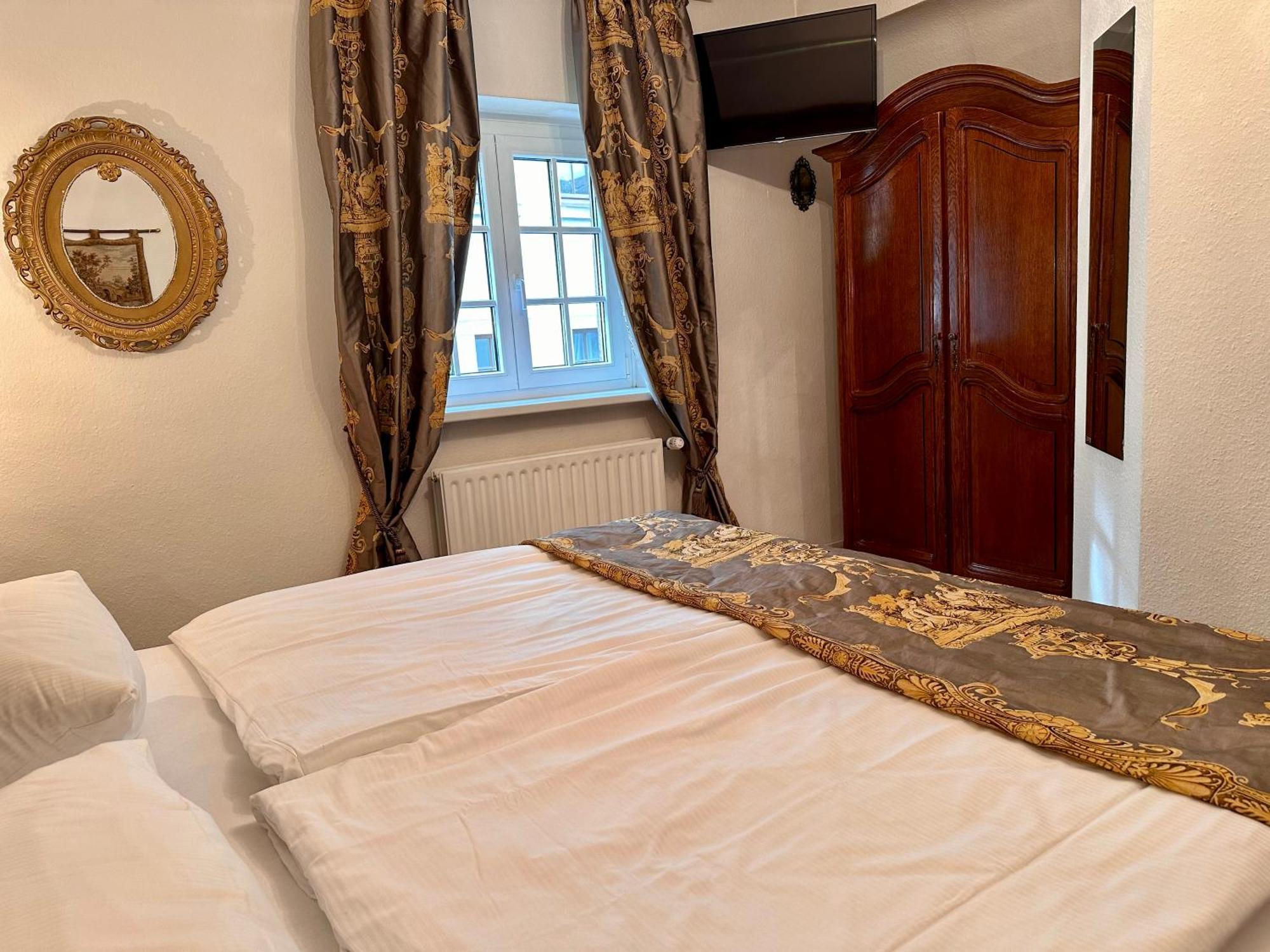 Altstadthotel Hayk Am Rhein 3* Colonia