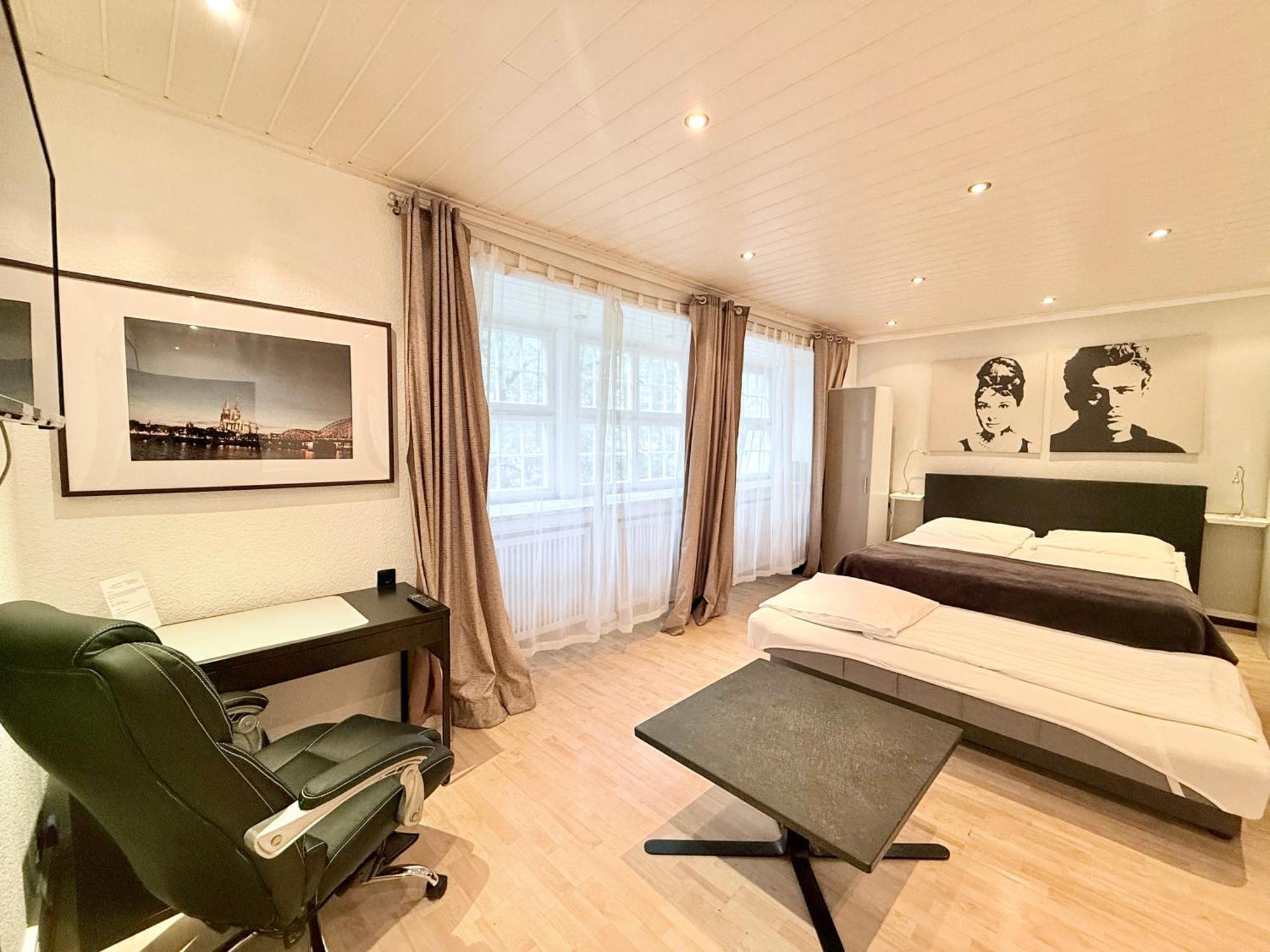Hotel Altstadthotel Hayk Am Rhein Colonia