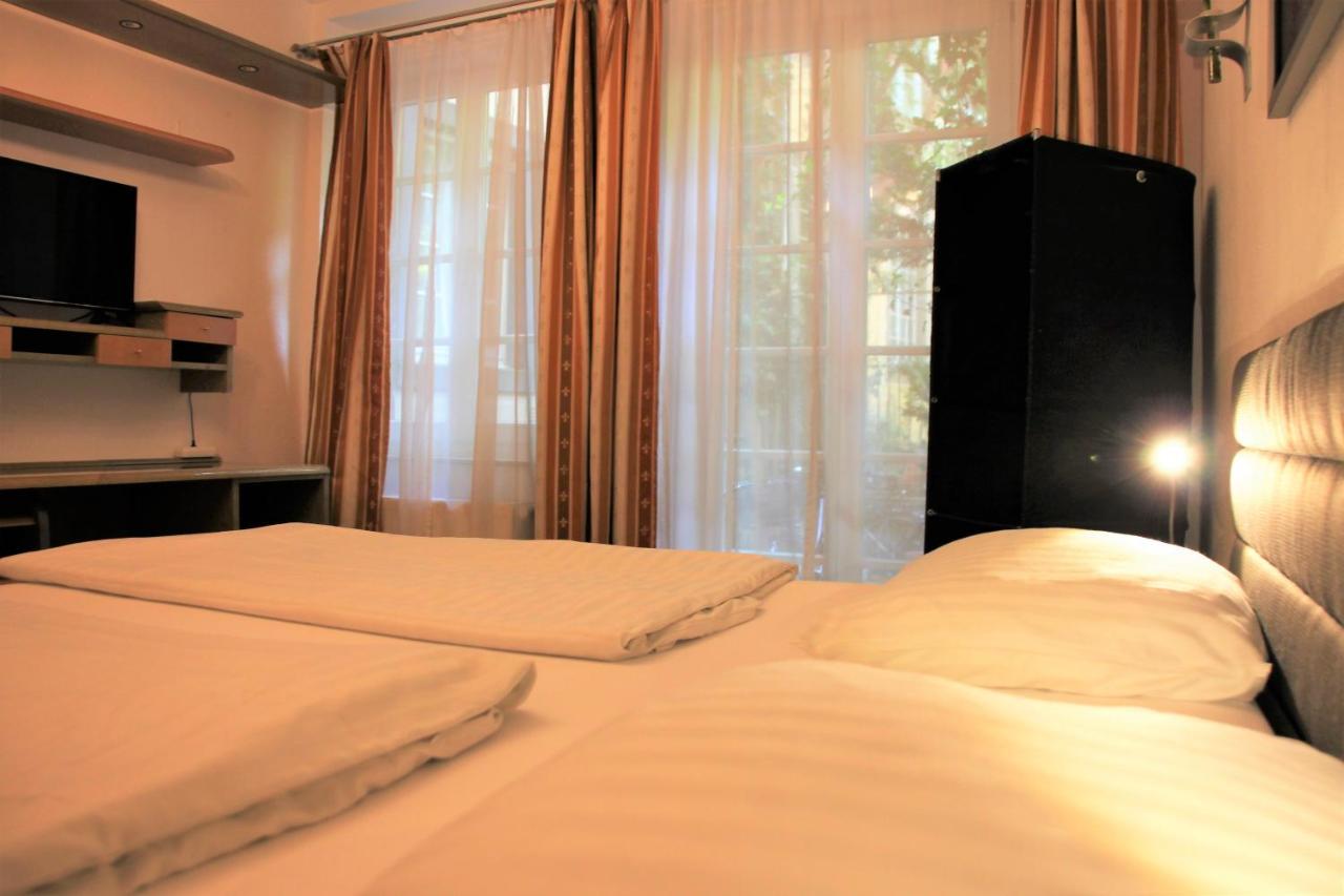 Altstadthotel Hayk Am Rhein 3* Colonia