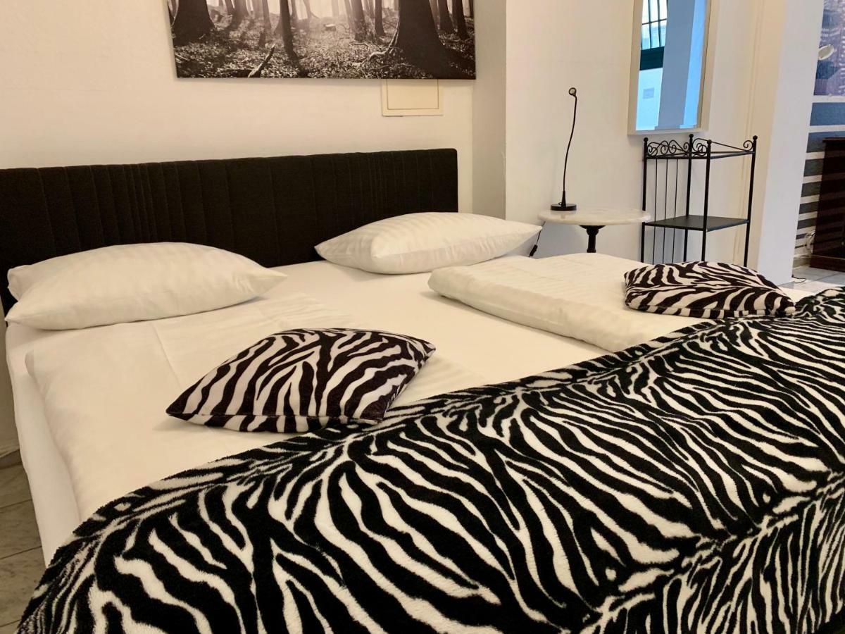 Altstadthotel Hayk Am Rhein Hotel Colonia